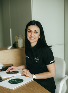 Mariana Pankiv Receptionist